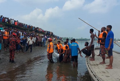 নৌকাডুবির ঘটনায় মিলল দুই বোনের মরদেহ 