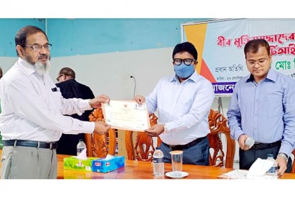 বগুড়ায় বীর মুক্তিযোদ্ধাদের স্মার্ট আইডি কার্ড বিতরণ