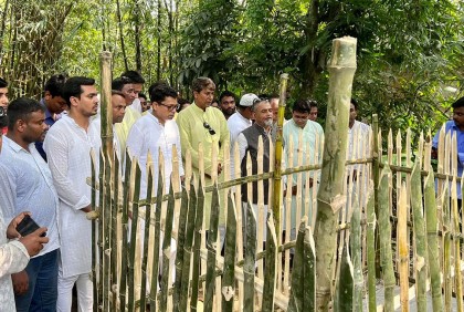 নিহত ছাত্রলীগ নেতা জীবনের বাড়িতে আওয়ামী লীগের প্রতিনিধি দল