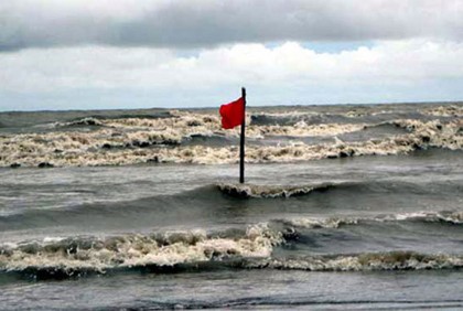 ১৯ অঞ্চলের নদীবন্দরে সতর্কতা সংকেত