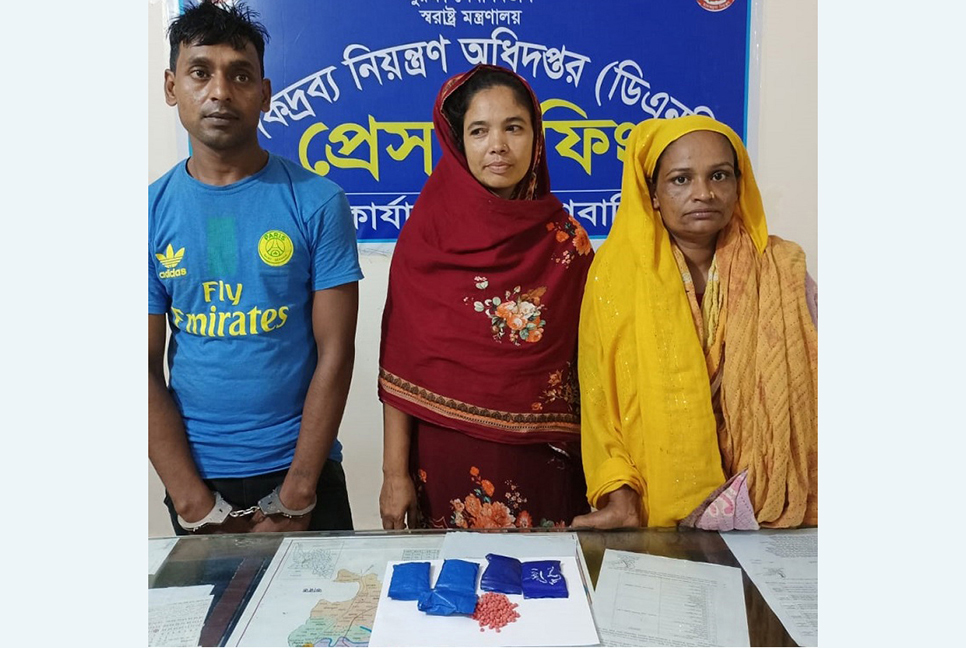 আখাউড়ায় তিন মাদক ব্যবসায়ী গ্রেফতার 