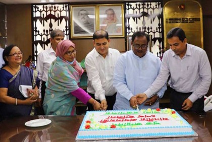 আমাদের একজন শেখ হাসিনা আছে বলে আমরা ভাগ্যবান : খাদ্যমন্ত্রী

