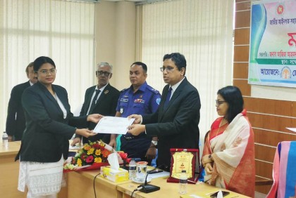 'সরকার বিনা খরচে অসহায় বিচারপ্রার্থীর আইনি সহায়তা নিশ্চিত করেছে'   