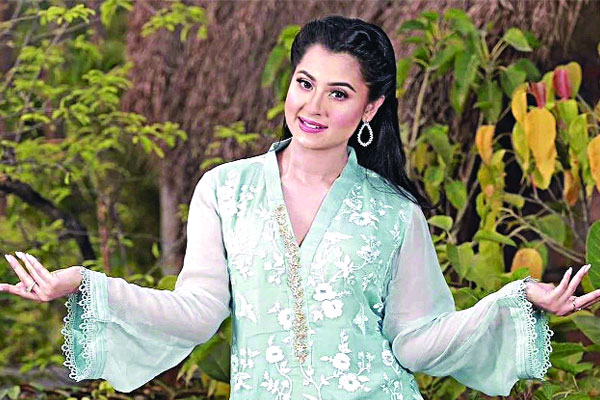 মা হওয়ার রহস্য খোলাসা করেননি বুবলী