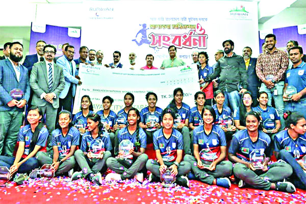 সাফজয়ী নারীদের সংবর্ধনা