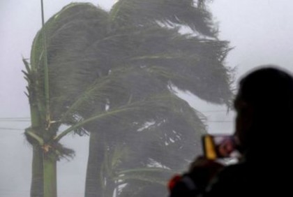 যুক্তরাষ্ট্রে আঘাত হেনেছে শক্তিশালী হারিকেন ‘ইয়ান’, ব্যাপক ক্ষয়ক্ষতির আশঙ্কা

