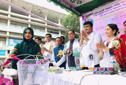 প্রধানমন্ত্রীর জন্মদিনে ৭৬ ছাত্রীকে সাইকেল দিল ছাত্রলীগ