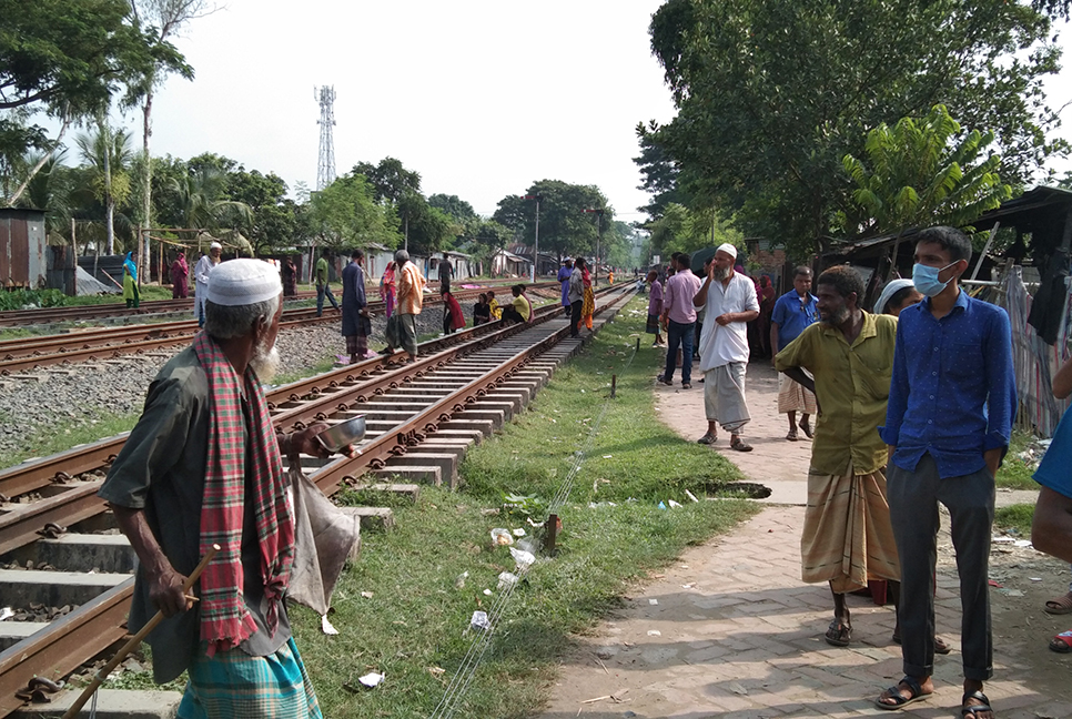 জয়পুরহাটে ট্রেনের ধাক্কায় পথচারীর মৃত্যু