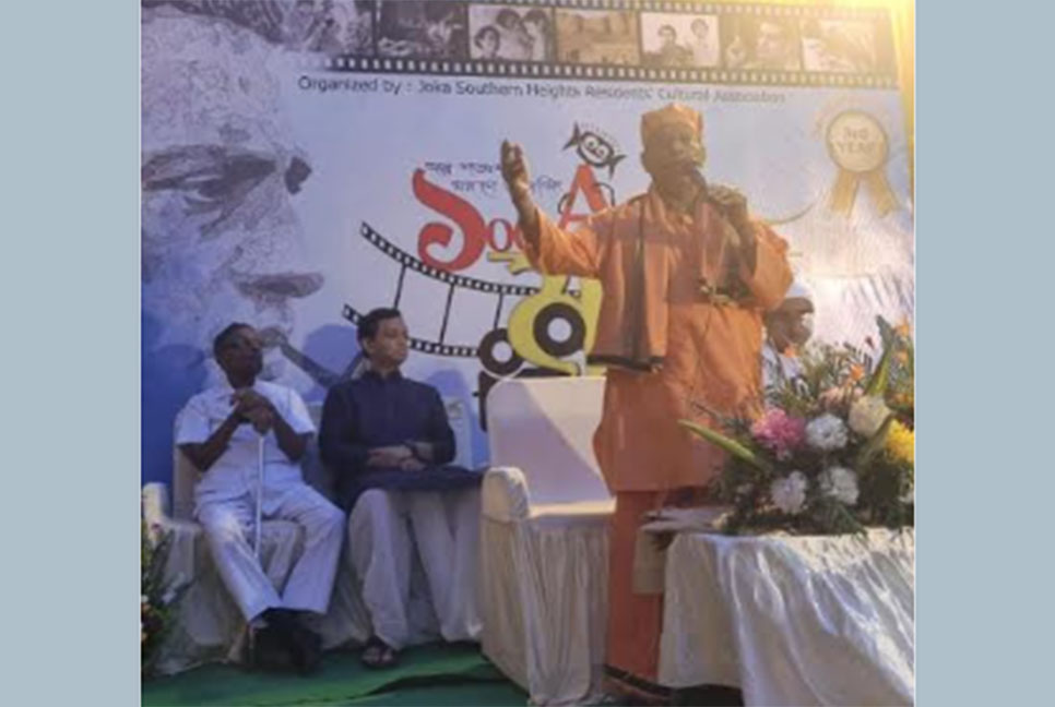 জোকা সার্দান হাইটস রেসিডেন্স কালচারাল অ্যাসোসিয়েশনের পূজায় ‘সত্যজিৎ রায়’