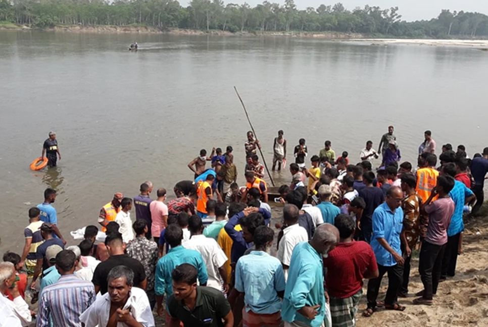 করতোয়ায় নৌকাডুবি: এখনও নিখোঁজ ৩, স্বজনদের আহাজারি
