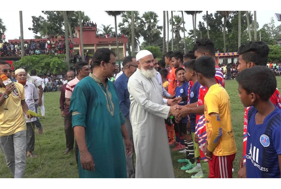 গুরুদাসপুরে ফুটবল টুর্নামেন্টের ফাইনাল খেলা অনুষ্ঠিত