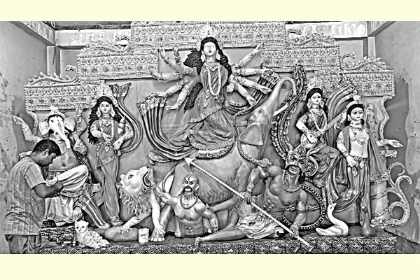 চাঁপাইয়ে দুর্গাপূজার প্রস্তুতি সম্পন্ন