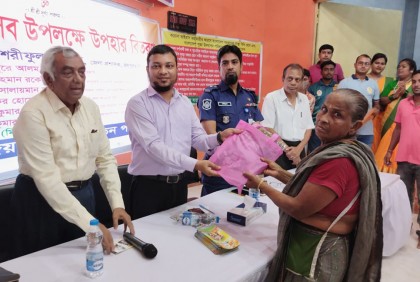 জয়পুরহাটে শারদীয় দুর্গোৎসব উপলক্ষে বস্ত্র বিতরণ