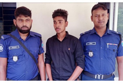 মাগুরায় বন্ধুর হয়ে পরীক্ষা দিতে আসা
কলেজছাত্রের কারাদণ্ড