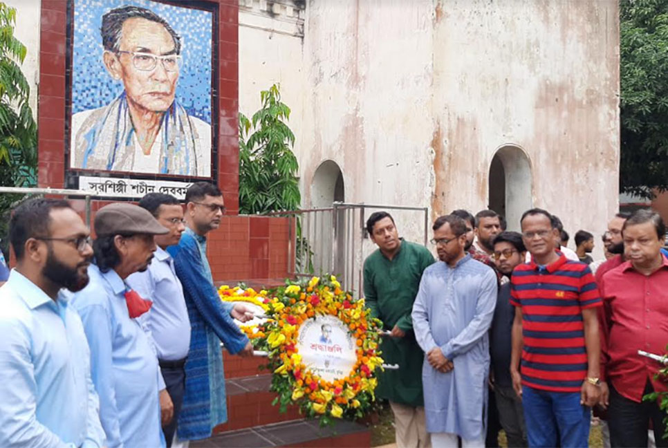 জন্মবার্ষিকীতে শচীন দেববর্মণের ম্যুরালে পুষ্পস্তবক অর্পণ