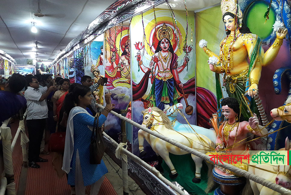বাগেরহাটে ১৫১ প্রতিমা নিয়ে দুর্গাপূজার বড় আয়োজন  