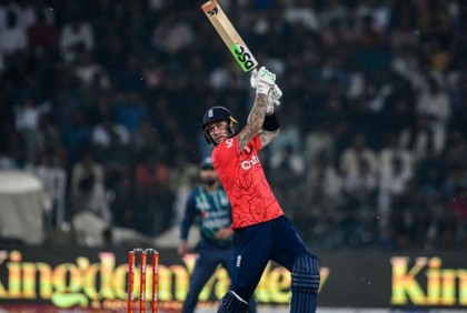 পাকিস্তানকে গুঁড়িয়ে সমতায় ইংল্যান্ড