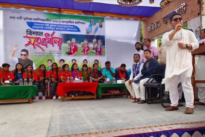হালুয়াঘাটে সাফ জয়ী ৮ নারী ফুটবলারকে সংবর্ধনা