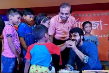 জন্মদিনে শিশুদের হোমে অভিনেতা প্রসেনজিৎ 