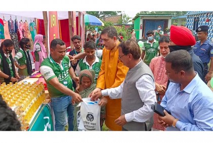 ময়মনসিংহে অসহায়দের জন্য পূজার ফ্রি হাট