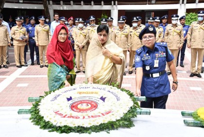 বঙ্গবন্ধুর সমাধিতে পুনাক সভানেত্রীর শ্রদ্ধা