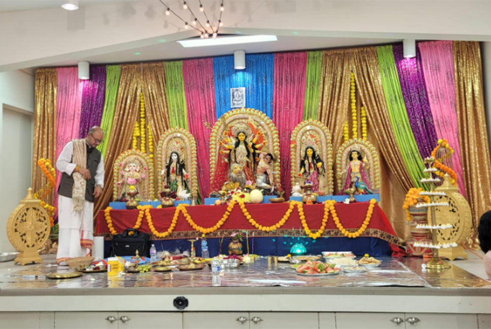 আনন্দ উৎসবের মধ্য দিয়ে চলছে কানাডায় শারদীয় দুর্গোৎসব