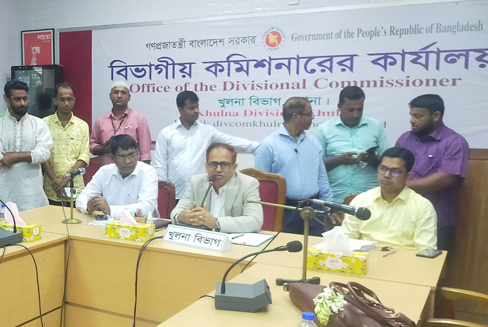 ঝিনাইদহ পৌরসভার মেয়র ও কাউন্সিলরদের শপথ গ্রহণ