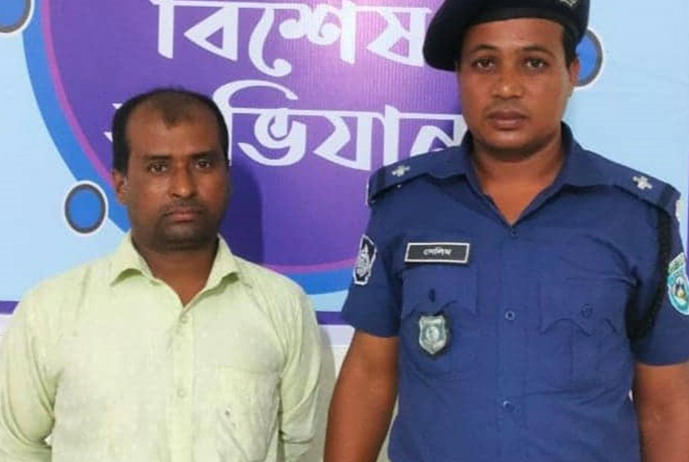 এনআইডি জালিয়াতি : স্ত্রীকে বোন বানানো সেই আনিছুর গ্রেফতার