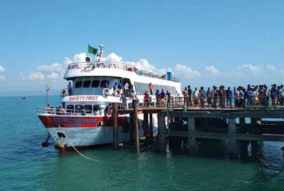 টেকনাফ-সেন্টমার্টিন রুটে জাহাজ চলাচল বন্ধ