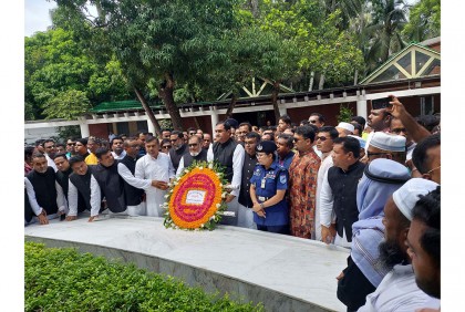 বঙ্গবন্ধুর সমাধিতে মুক্তিযুদ্ধ বিষয়ক মন্ত্রীর শ্রদ্ধা