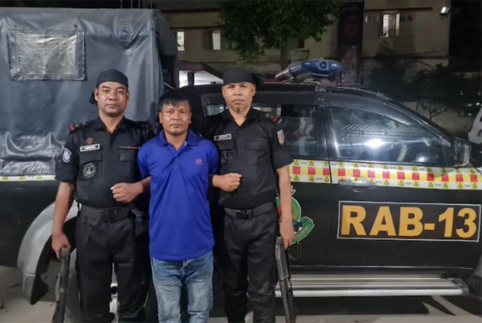 র‌্যাবের হাতে ধর্ষণ মামলার 
আসামি গ্রেফতার