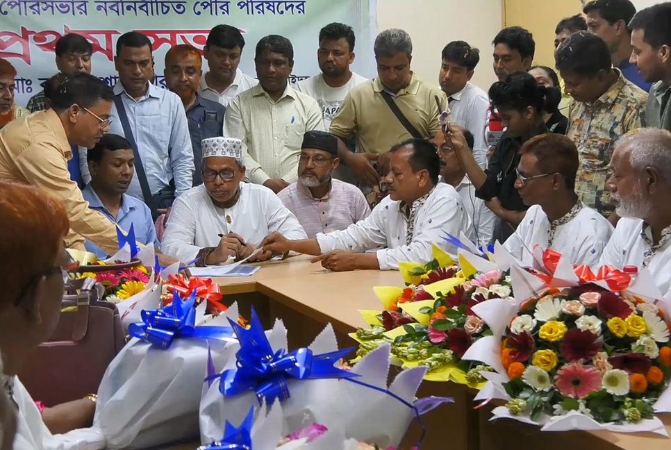 ঝিনাইদহ পৌরসভার নব-নির্বাচিতদের দায়িত্ব গ্রহণ  