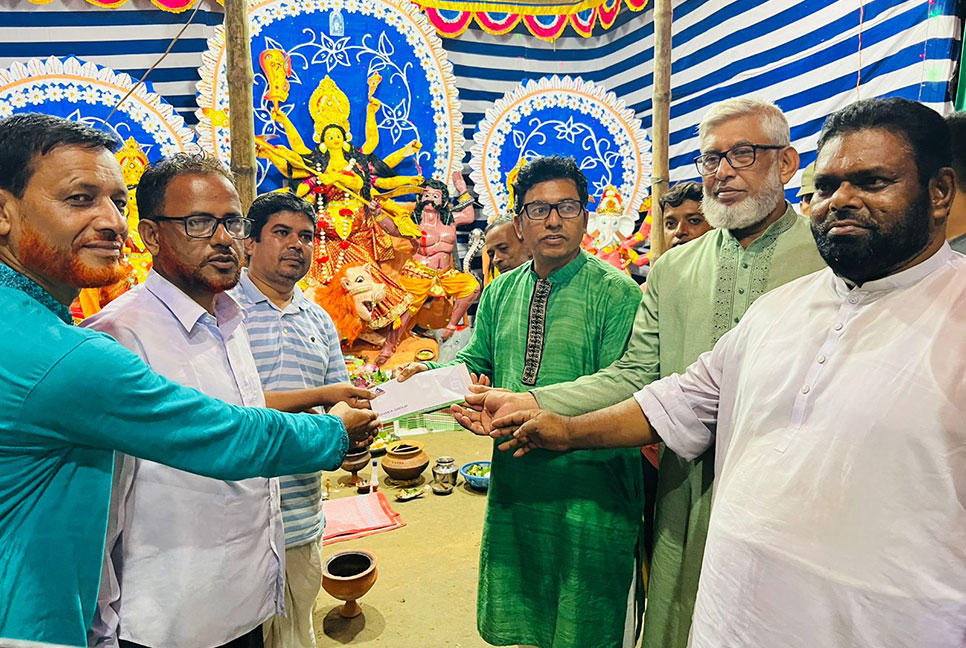 ‘ধর্মান্ধ গোষ্ঠী সরকারের অর্জনকে কুলষিত করতে তৎপর’