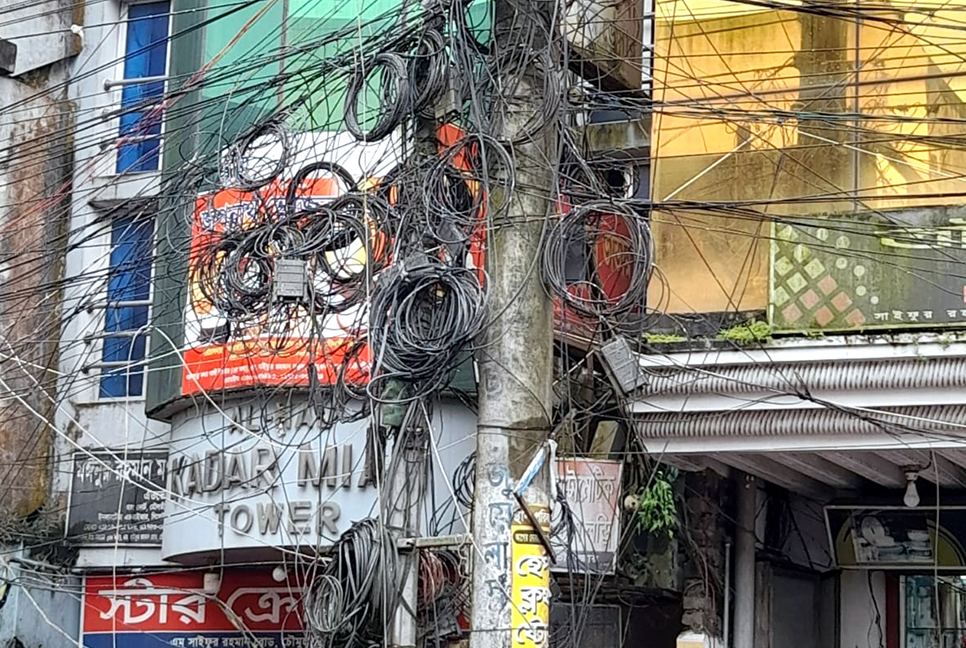 শহর ছুঁয়ে গেছে বিপজ্জনক তারে