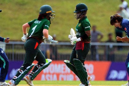 বাংলাদেশ ঘুরে দাঁড়াতেই বৃষ্টির হানা
