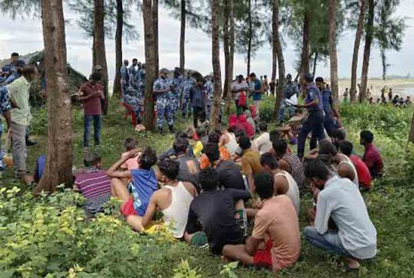 সমুদ্রপথে মালয়েশিয়াগামী ট্রলারডুবি, রোহিঙ্গাসহ ৩৪ জন উদ্ধার