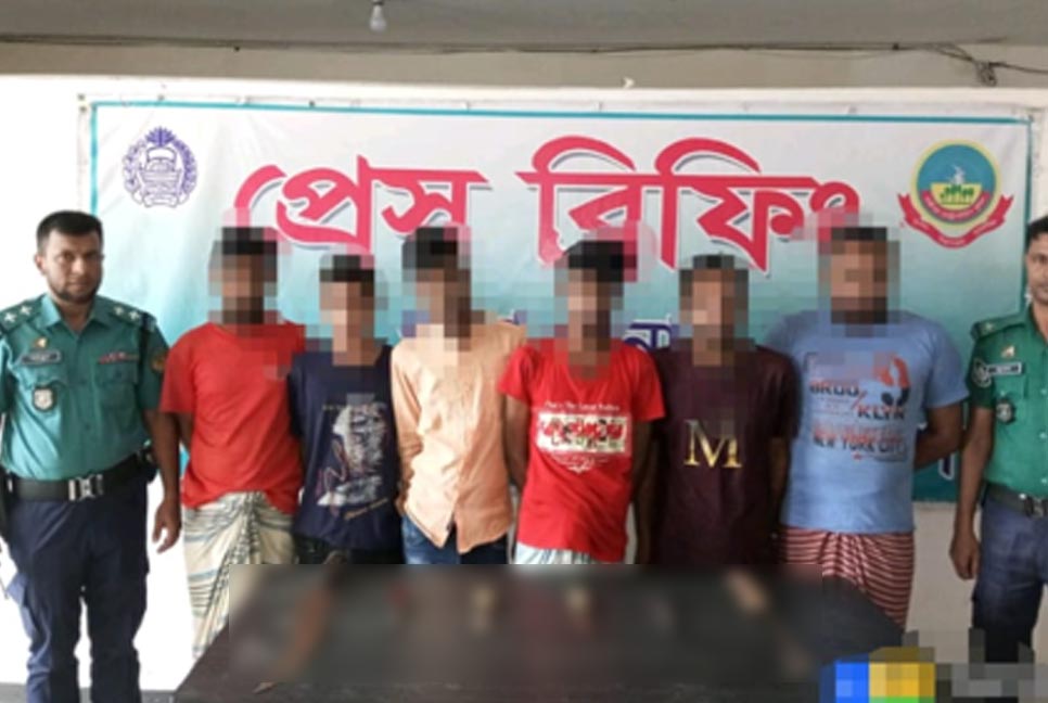 গাজীপুরে দেশীয় অস্ত্রসহ ডাকাতদলের ৬ সদস্য আটক