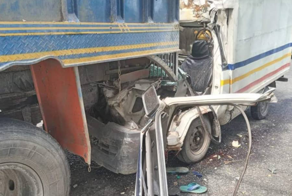 পাবনায় ট্রাকে কাভার্ডভ্যানের ধাক্কা, নিহত ২