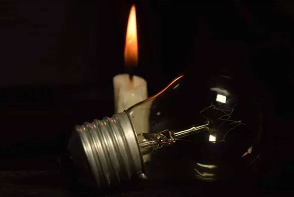 ৫ টাকার মোমবাতি ২০ টাকা!