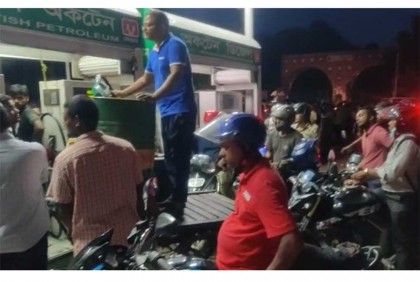 জাতীয় গ্রিডে বিপর্যয় : ডিজেলের জন্য ফিলিং স্টেশনগুলোতে ভিড়

