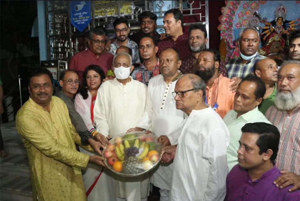 ময়মনসিংহে পূজা মণ্ডপ পরিদর্শনে আওয়ামী লীগের নেতৃবৃন্দ