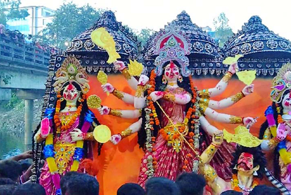 বগুড়ায় নানা আয়োজনে শারদীয় দুর্গোৎসব উদযাপন