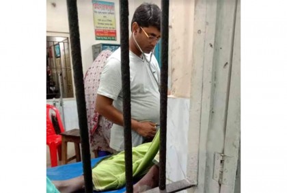 স্বাস্থ্য কমপ্লেক্সে চিকিৎসা সেবা দিচ্ছে-অ্যাম্বুলেন্সের চালক! 