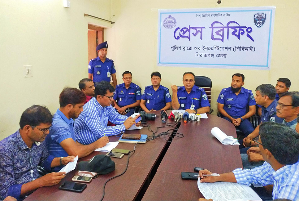 চালককে হত্যার পর ইজিবাইক ছিনতাই, গ্রেফতার ৩