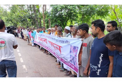 লালপুরে চাঁদাবাজদের গ্রেফতারের দাবিতে মানববন্ধন 