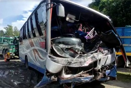 টাঙ্গাইলে বাস-মাইক্রোবাস সংঘর্ষে নিহত ৬, আহত ২০
