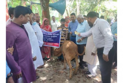 আলমডাঙ্গায় ভিক্ষুক পুনর্বাসন কর্মসূচিতে উপকরণ ও অনুদান বিতরণ