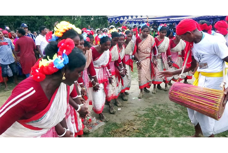 
নওগাঁয় ক্ষুদ্র নৃগোষ্ঠীদের মিলন মেলা  