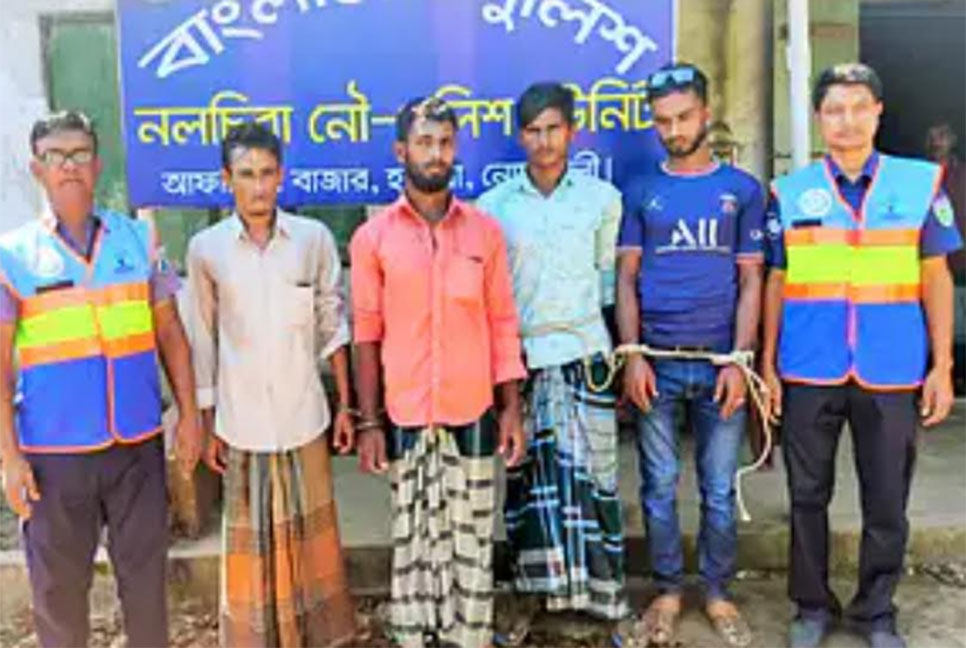 হাতিয়ায় বাজারে ইলিশ নেওয়ার পথে আটক ৪ 