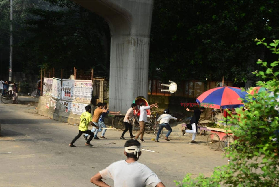 হাসপাতালেও হামলা চালায় ছাত্রলীগ, আকতারসহ আটক ২২